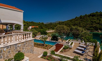 Villa Feodora, Žrnovo