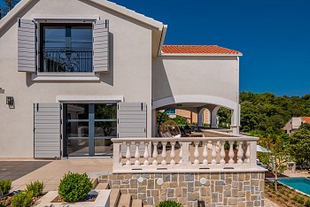 Villa Feodora, Žrnovo