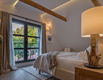 Villa Feodora, Žrnovo