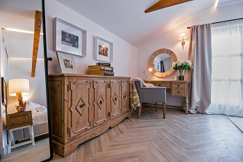 Villa Feodora, Žrnovo