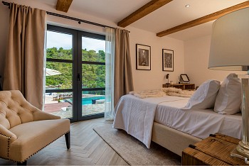 Villa Feodora, Žrnovo