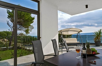 Villa Happiness, Omiš