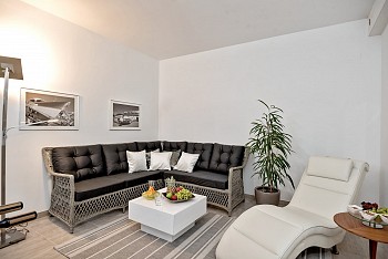 Villa Happiness, Omiš