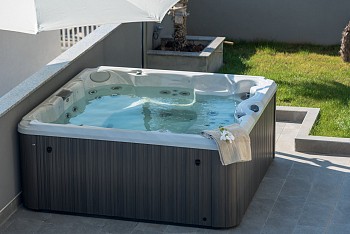Villa Happiness, Omiš