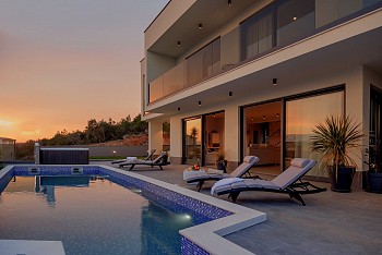 Villa Happiness, Omiš
