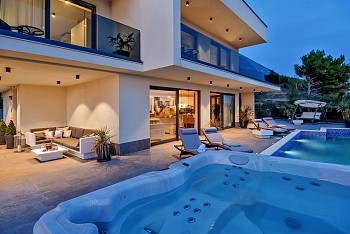Villa Happiness, Omiš