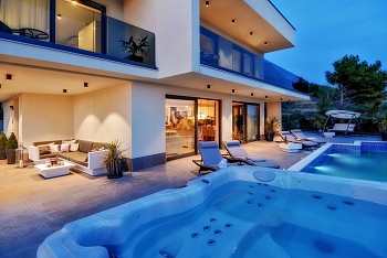 Villa Happiness, Omiš