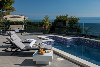 Villa Happiness, Omiš