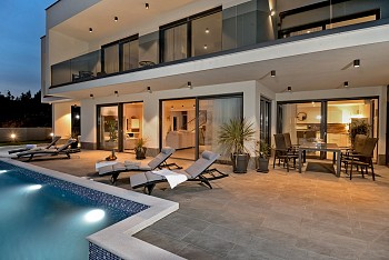 Villa Happiness, Omiš