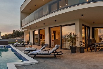 Villa Happiness, Omiš