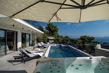 Villa Happiness, Omiš