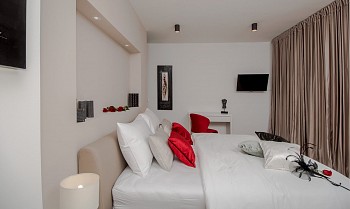 Villa Happiness, Omiš