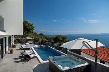 Villa Happiness, Omiš