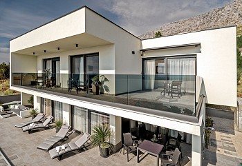Villa Happiness, Omiš