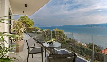 Villa Happiness, Omiš