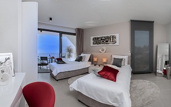 Villa Happiness, Omiš