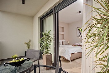 Villa Happiness, Omiš