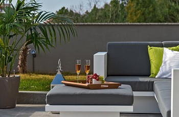 Villa Happiness, Omiš
