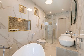Villa Papillon, Kaštel Kambelovac