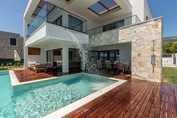 Villa Papillon, Kaštel Kambelovac
